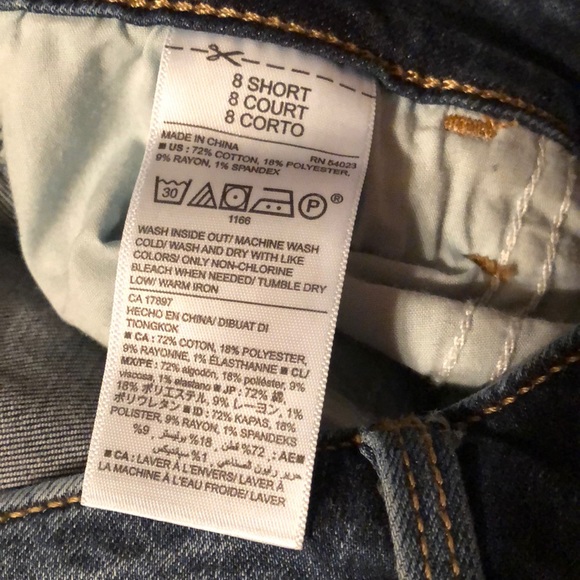 NWOT Med wash ripped old navy jeans - Picture 4 of 4
